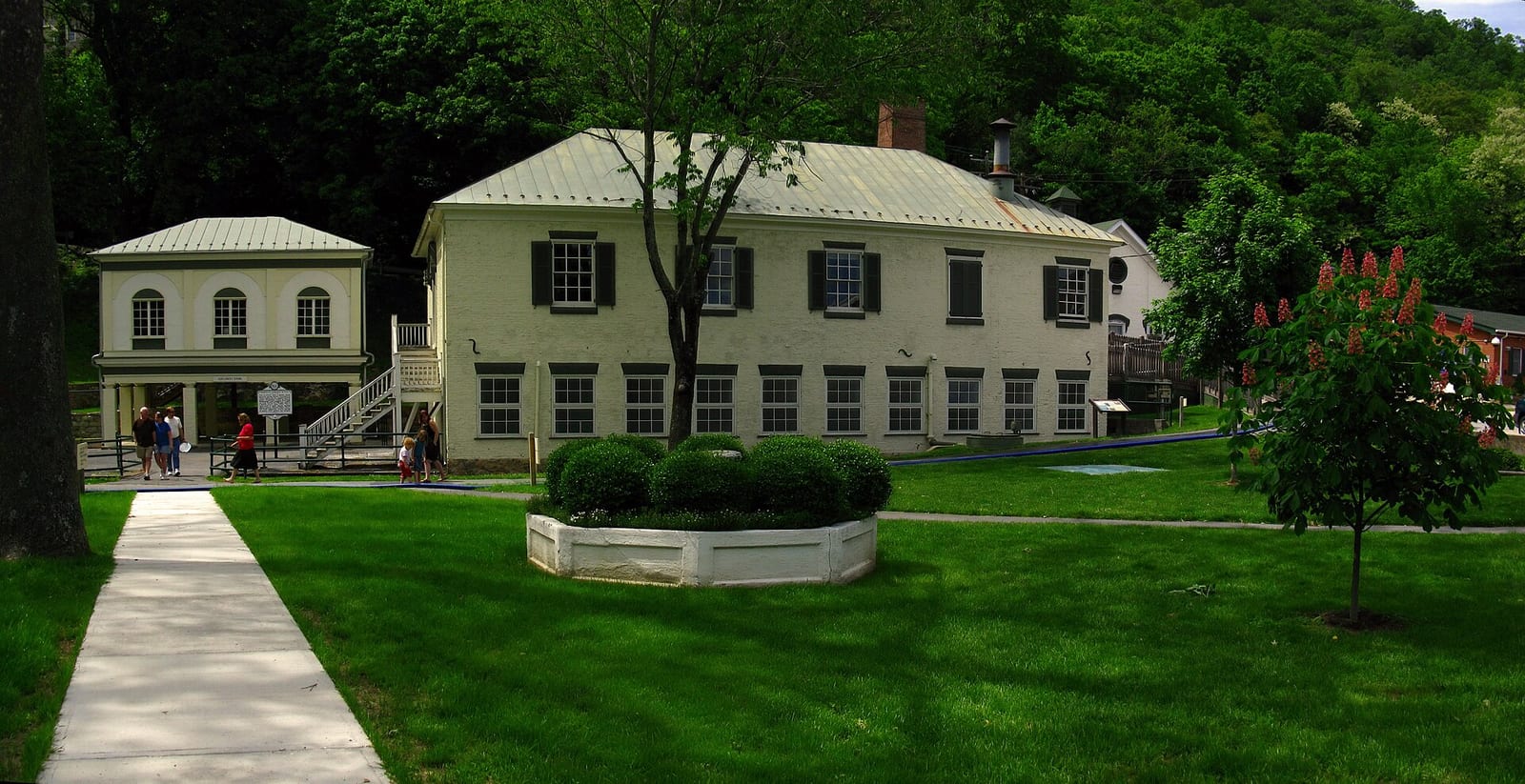 Berkeley Springs State Park — natural hot spring in Berkeley Springs, WV